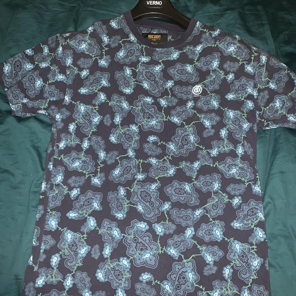 10 deep blue paisley graphic
